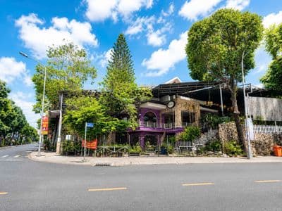 Cho thuê góc 2mt bình phú q6 500m2 90tr