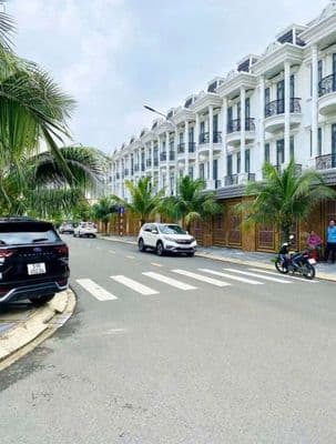 Cho thuê nhà 1 Trệt 2 Lầu gần ngã ba Chiêu liêu Dĩ An