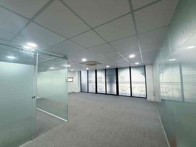 Văn phòng Cư Xá Bắc Hải Q10 60m2 ngăn sẵn 1 phòng họp, có ban công