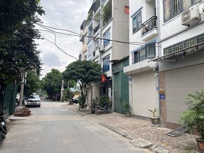 Đất đông ngạc- phân lô vỉa hè ô tô tránh trước nhà- gần trường, chợ.