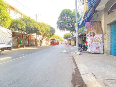 Nhà Thuê 8x20m.Cấp 4.MTNB Dương Khuê.Gía:22tr