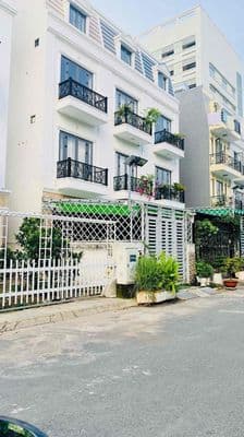 Nhà hà huy giáp. trệt 3 lầu 5pn 6wc ( sân xe hơi )