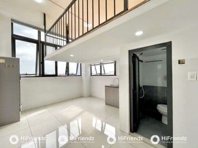 CHDV THANG MÁY, BẢO VỆ BÃI XE BỰ NGAY ĐẦM SEN, ĐH VĂN HIẾN