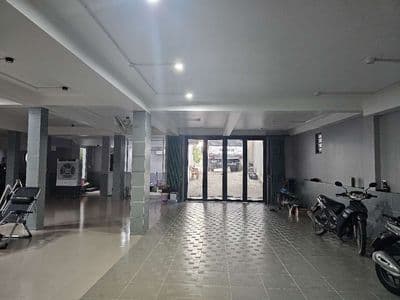 Cho thuê kho mặt tiền đường 910B
