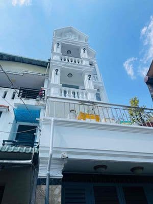 hẻm bờ bao Tân thắng .dt:4x18m trệt 3 lầu sân thượng mới