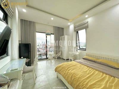Căn hộ studio ban công full nội thất xịn thang máy mặt tiền Phú Nhuận
