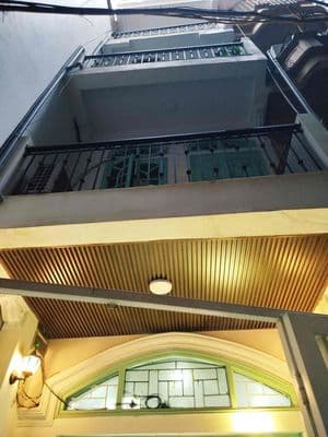 Phố Hoàng Cầu_ Nguyễn Phúc Lai_ DT:42m,4 tầng_sân để xe riêng