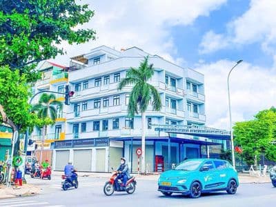Cho thuê căn góc 2 mặt tiền đường sư vạn hạnh dt 20m x 30m quận 3