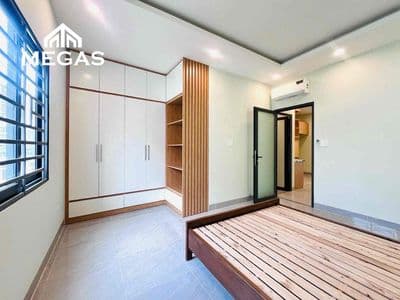 CHDV gần ĐẠI HỌC MỞ, có BAN CÔNG RIÊNG từng phòng, FULL NỘI THẤT.