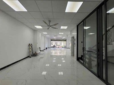 Tầng trệt Shophouse Đinh Thị Thi 7x21m có máy lạnh giá chỉ 20tr