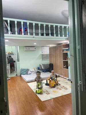 chung cư thang bộ lầu 1_,1pn 1 gác đúc,sàn gỗ,sổ hồng lâu dài, nhà đẹp
