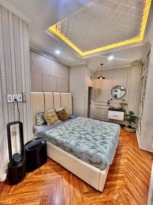 Cho thuê Nhà Nguyên Lầu1,Đường Trần Hưng Đạo. P. Phạm Ngũ Lão. Quận 1