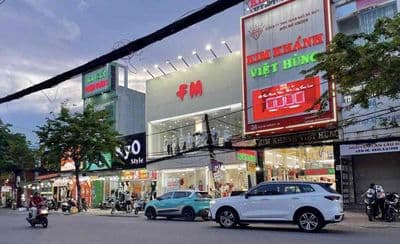 Cho thuê nhà 2 tầng trống suốt ngang 9m1 Âu Cơ , khu sầm uất