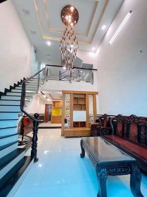 Chỉ 1 căn ra mặt tiền dương quảng hàm gv–4 tầng -60m2- chỉ 7 tỷ xíu