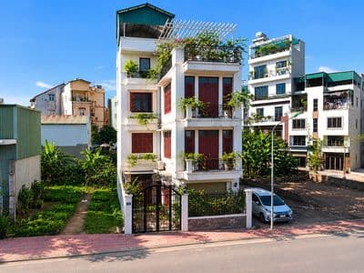 NHÀ ĐẸP LB MT 7M - Ô TÔ TRÁNH - GẦN HỒ - YÊN TĨNH - VÀO NỘI ĐÔ 20 PHÚT
