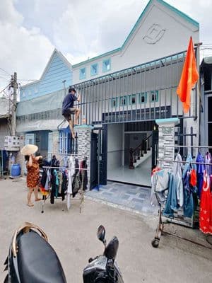 Nhà Cấp 4 gác đúc bình chuẩn 34 Giá 1 tỷ 050 triệu hướng đông nam.