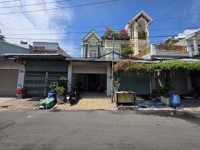 nhà phố mặt tiền đường Nguyễn Thị Chạy phường Tân Đông Hiệp Tp Dĩ An