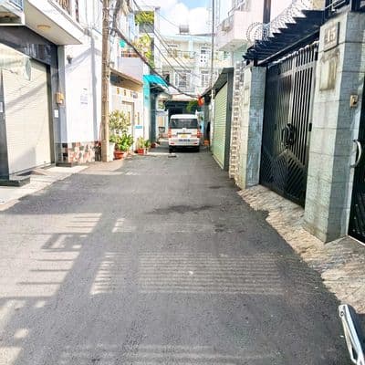 BÁN NHANH 10 tỷ - Nhà 4T x 95m2. Xây kiểu Biệt Thự - XH đậu trong sân