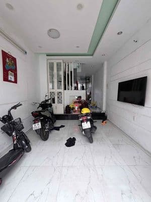 nhà đẹp 4 tầng gần siêu thị EON Cao Lỗ
