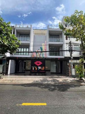 Nhà cho thuê 12x20m kc 3tấm giá thuê 100trieu/th khu víp tên lửa