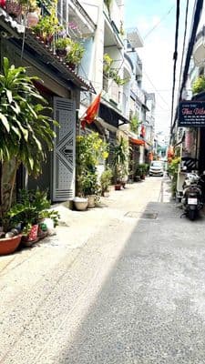 Nhỉnh 4tỷ xíu nhà 2 tầng 2PN xe hơi đỗ cửa gần nhà thiếu nhi gò vấp