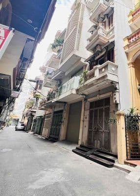 Dịch vọng hậu- dt 45m2- ô tô qua nhà- lô góc 3 mặt- dân xây- ngõ thông