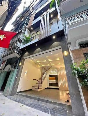 Cầu giấy- dt 45m2- ô tô qua nhà- lô góc 3 mặt- ngõ thông- 13.2 tỷ