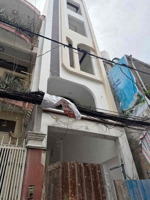 Bán nhà gần mặt tiền Cách mạng tháng 8, nhà mới xây chưa ai ở