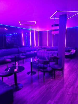 Mặt Tiền Lầu 1 DT 130M 2 ban công khu Phố Tây Bùi Viện Q1