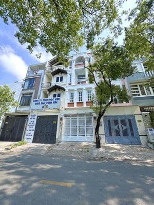 Nhà nguyên căn đẹp 4 tầng đủ công năng kdc tân quy đông giá 27tr/th