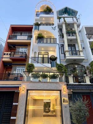 Ccg bán siêu phẩm 1 lửng 4 tầng lầu thang máy