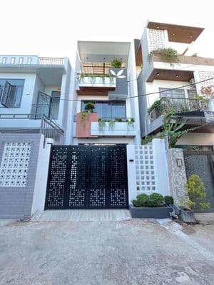 BÁN NHÀ 3 TẦNG KIÊN CỐ Ô TÔ ĐỖ CỬA NGAY CHỢ CẨM LỆ GIÁ CHỈ HƠN 4 TỶ
