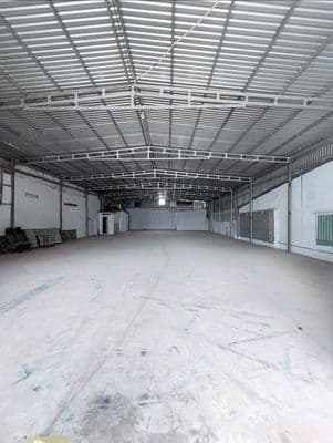 Kho xưởng 300m cont tận kho vp ngay ngã 4 bình phước