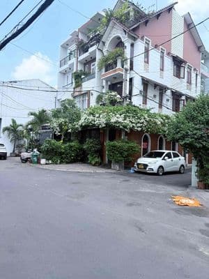 Ngay chợ phạm văn bạch 40 m2 3 tỷ hơn 3 phòng cạnh hẻm oto