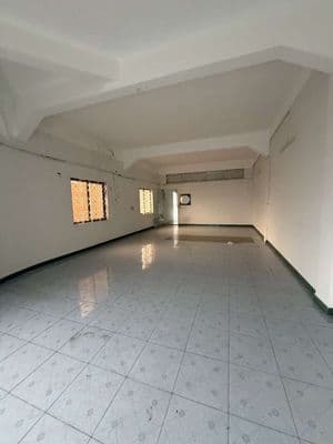 Căn góc 80m2-ngang 10m-lầu 1 -thang bộ-mặt tiền hồng bàng q5