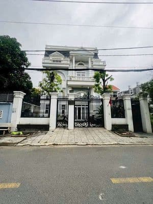 biệt thự bên sông