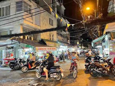 Bán nhà mặt tiền Xóm Chiếu kinh doanh sầm uất