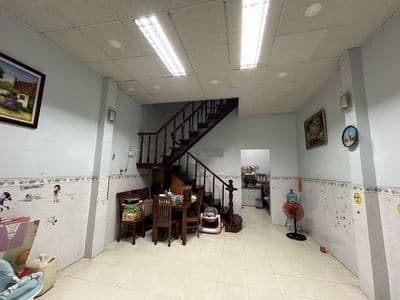 Nhà đường phan văn hớn, ngay cầu tham lương, 4,5x11m, shr