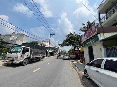 Nhà mặt tiền ngang 8m ngay phạm văn đồng thu nhập 20tr/tháng
