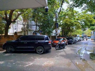 Bán tòa nhà 8 tầng cầu giấy- lô góc - ô tô tránh - thang máy- hơn 16ty