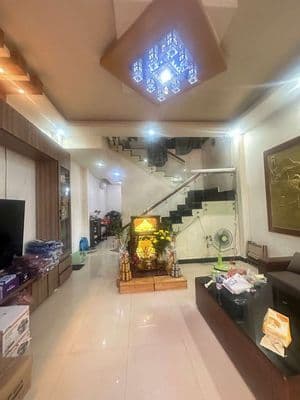 CẦN CHUYỂN NHƯỢNG . Nhà hai tầng .. DT 100M2