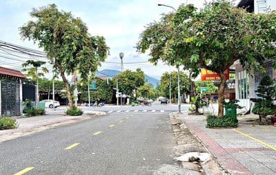 bán đất mt đg Huỳnh Thúc Kháng,trung tâm Phú Mỹ,dt:13.8x92 giá 15ty