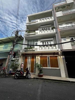 Cần bán nhà đường CMT8