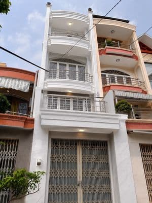 Hẽm 8m đường Nguyễn Chí Thanh. Diện tích : 4 x 15m.
