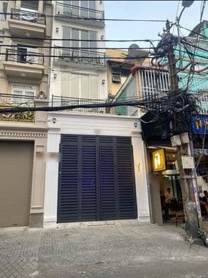 Gần Chợ Bà Chiểu ! Mặt Tiền Phan Bội Châu 150m2 Có 3 Lầu 2 Phòng Ngủ