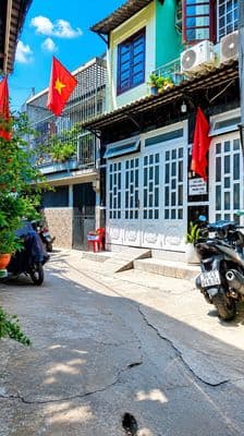 HẺM TRƯỚC NHÀ 4M - 6,8x14M 2 TẦNG 5PN 6WC - CHỈ NHỈNH 90 TRIỆU/M2
