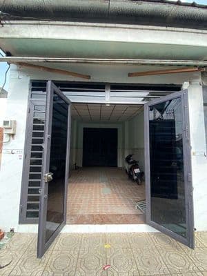 nhà hướng Tây.4×25 trống suốt.dưới có phòng