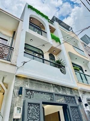 Cho thuê nhà Trần Quang Diệu, Q3. DTSD 400m2