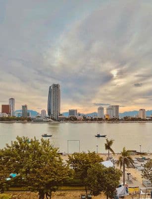 Cho thuê căn hộ view pháo hoa trực diện sông hàn