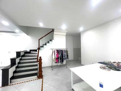 Cần cho thuê mặt tiền song hành Q12 .DT 8 x25 1trệt 2 Lầu giá 31 triệu